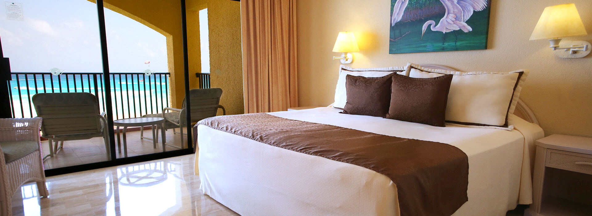 Cancun beachfront suites in resort
